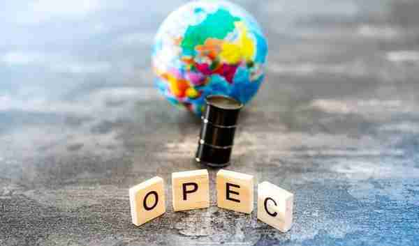 OPEC给了美国一刀，中国意外收获，人民币与美元争夺“88系数”