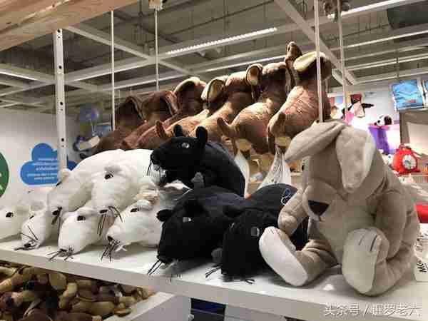 泰国宜家的毛绒玩具款式还真多！兔子熊猫挺熟悉，机器人见过不？