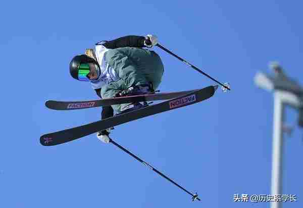 谷爱凌夺冠！自由式滑雪大跳台首次亮相，为何以往冬奥会没有它？