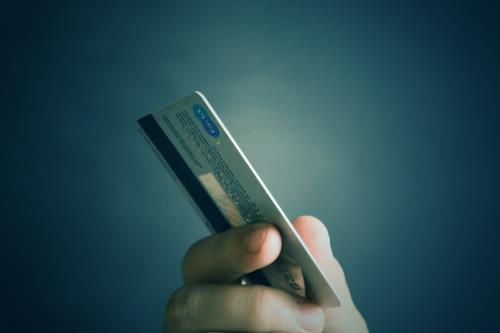 信用卡套现多少算违法？如何界定？