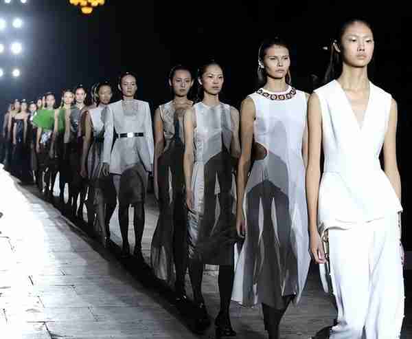 深圳歌力思董事长夏国新：从小职工到创办时尚服装公司的逆袭之路